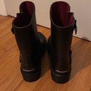 Tommy Hilfiger mid calf short rain boots